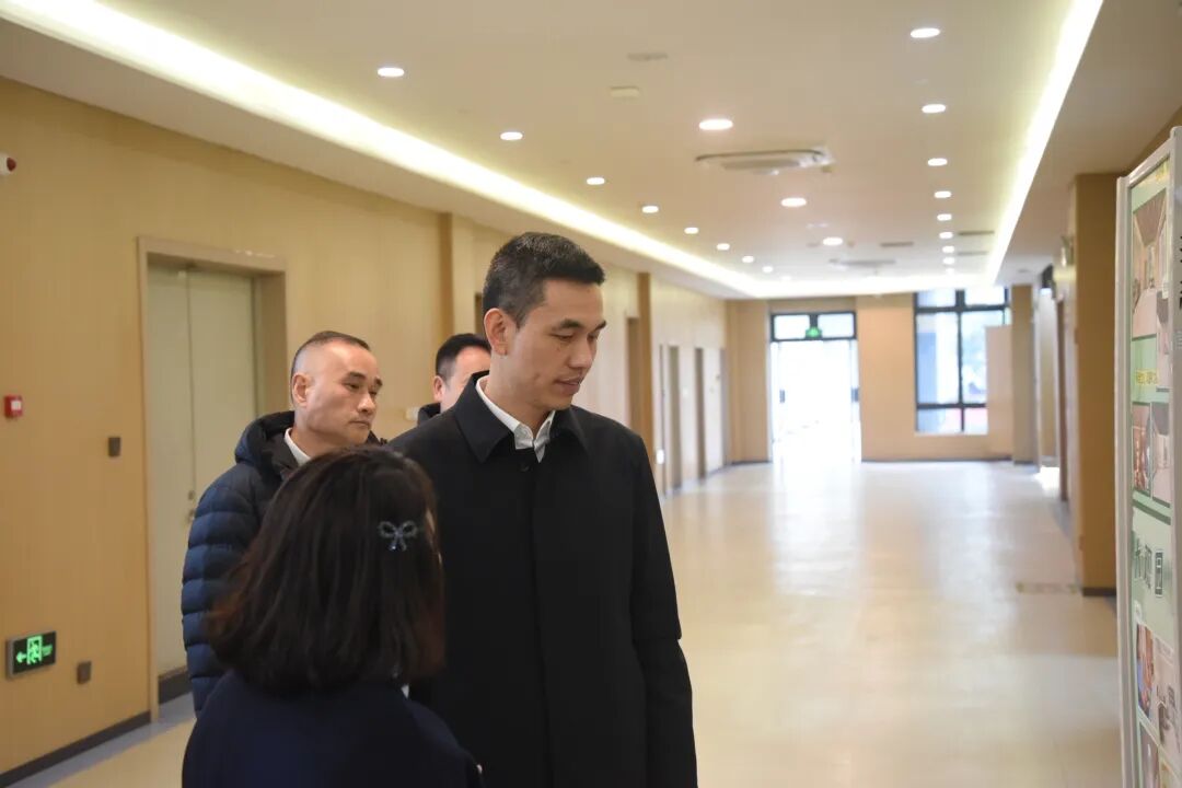 ������ί����ű�����ж���Ⱥ�����߲���֮��͸������⼯�����ι���