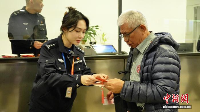 70���������ж�̨��ƽ���ֻ� ����10��ת����̨