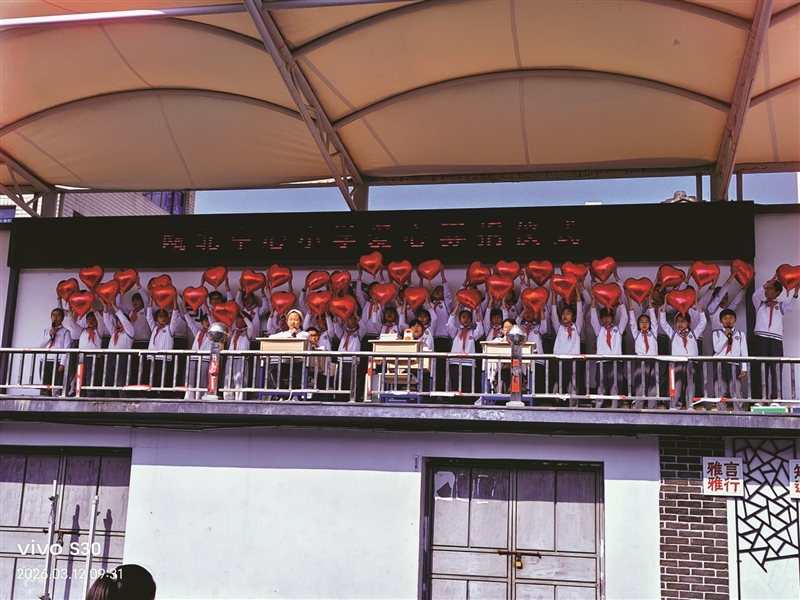 ������걱�����Сѧ3400����ʦ��Ϊ11��Ů���Ｏ�˹�����������