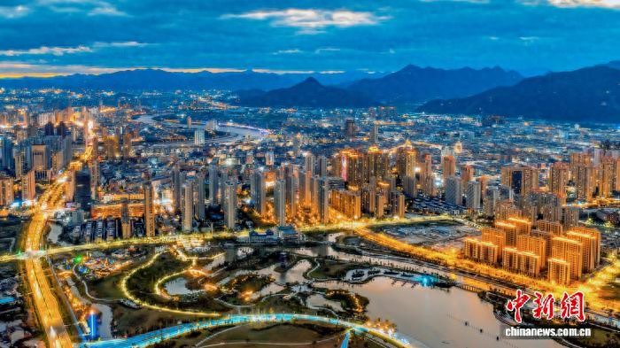 �������� ����ǿ����β������Խ���顱�µ�ɫ��