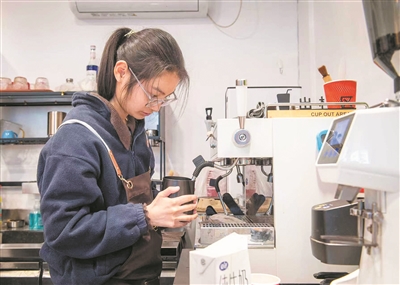 从“自己的世界” 切换成快乐的歌者