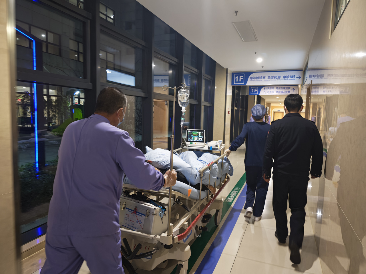 �⼮��Աͻ������ ���ݻ����߼�վ����Э�����뾳��ҽ