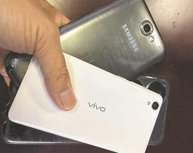 一台碎屏不能开机的手机卖到80元 压箱底的旧手机最近“身价”暴涨