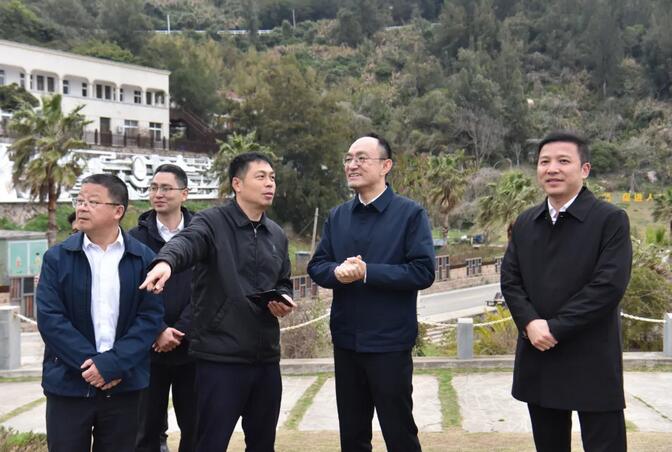 ƽ����ί�����������л������е����󾭼��ȵ�������