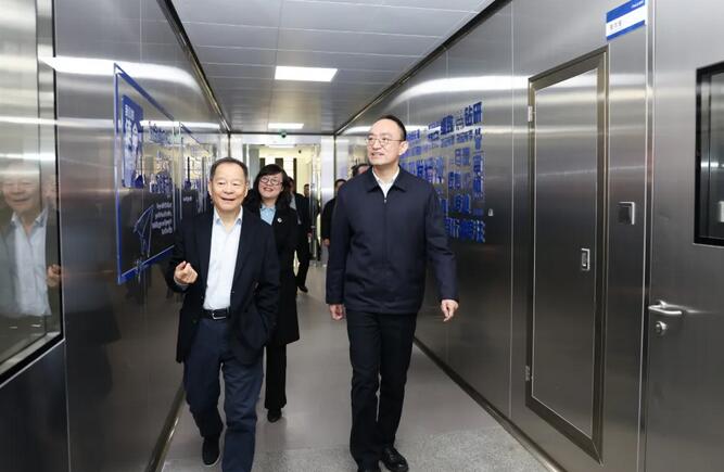 ƽ����ί�����������г��ﾭ�ø�������չ����