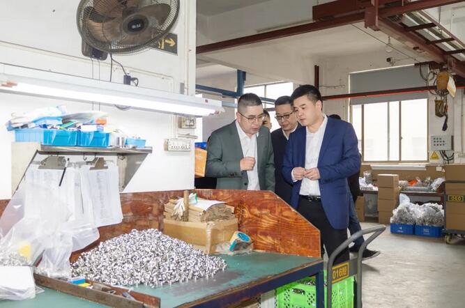 ������ί�����������չ�����߷ô���д�������⡱�