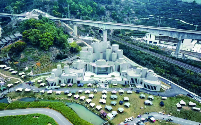 �ҤС��ʢװӭ԰�� ǧ��Ҥ��ӳ�ա�ɽˮ�˾ӡ�