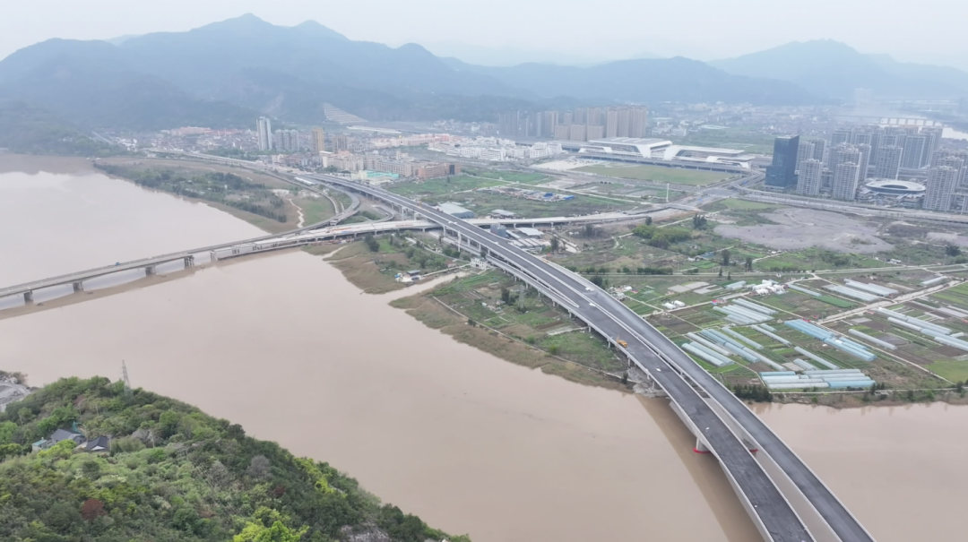 ͨ������ʱ������ѧԺ��·�����ݱ�վ������10����