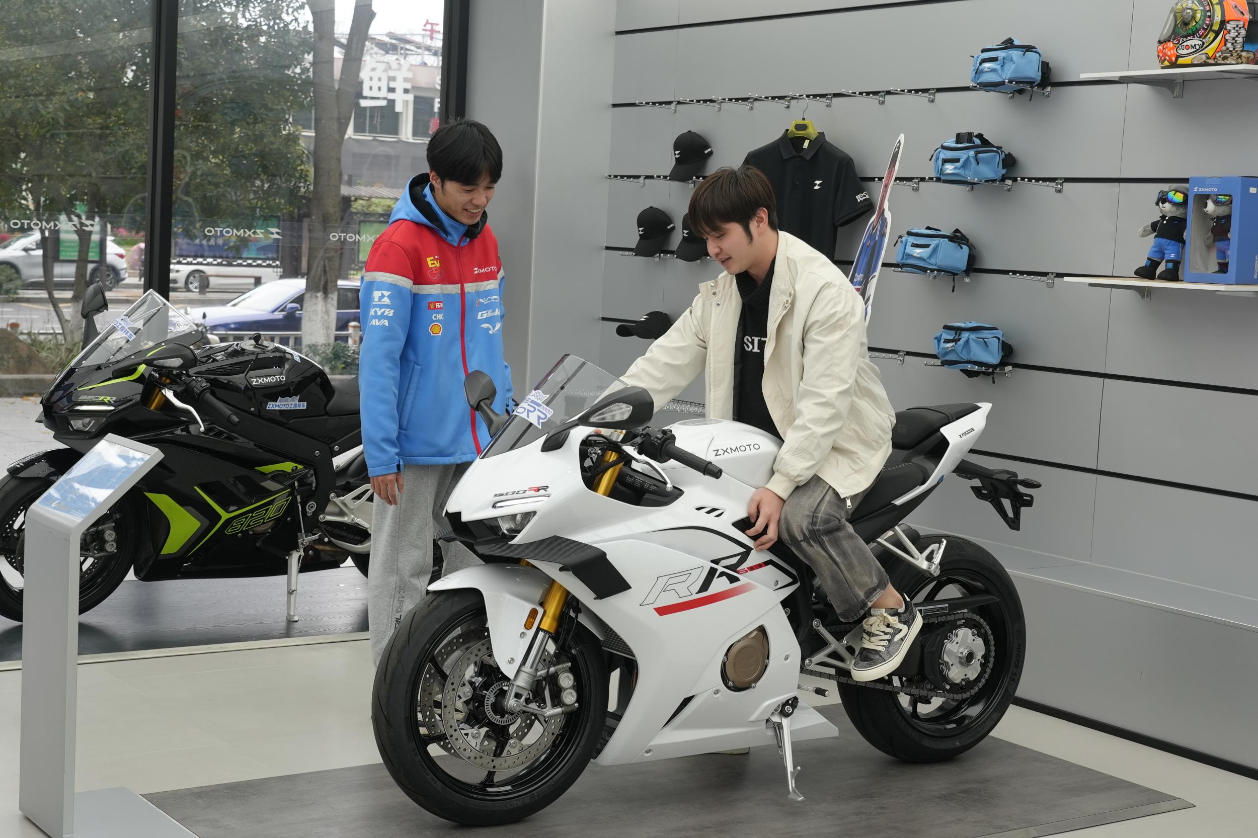 ��ѩ����ͬ����������� ���������ѱ���嶯����