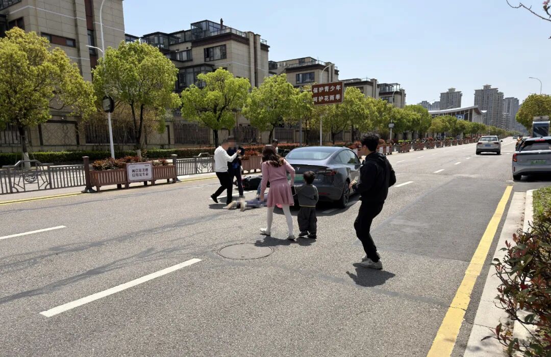 һ�³��ʮ���ˣ������ͷ��һĻ��̫ȼ��