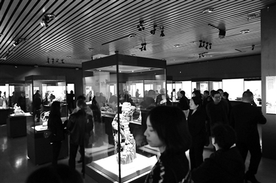 温州博物馆一天接待六千余人 周边游客纷至沓来探寻瓯文化