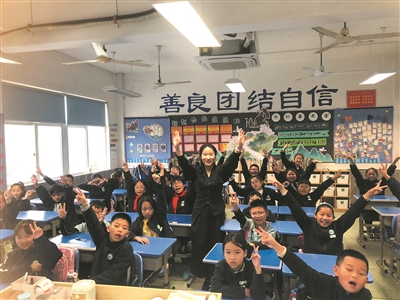 �ӡ���У��������С�����ǺӰڶ��� ֧����ʦ����������44������