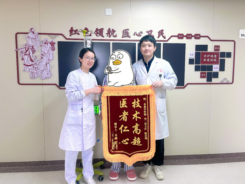 ��һ������300̨��Ϊ���˾���ҹ����ҽԺ��