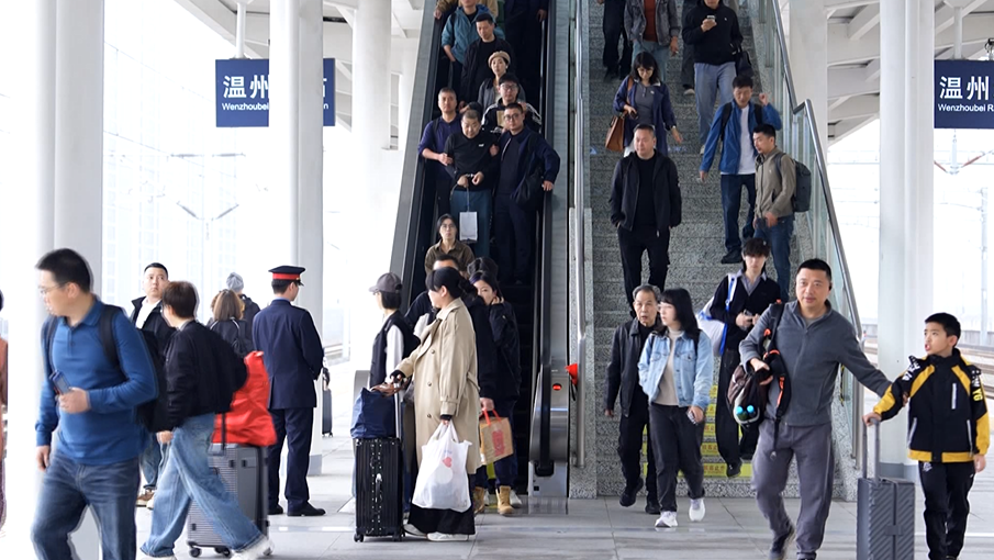 ����һ�����ϴ��٣����ݱ�վԤ�Ƶ����ÿͳ�20���˴�