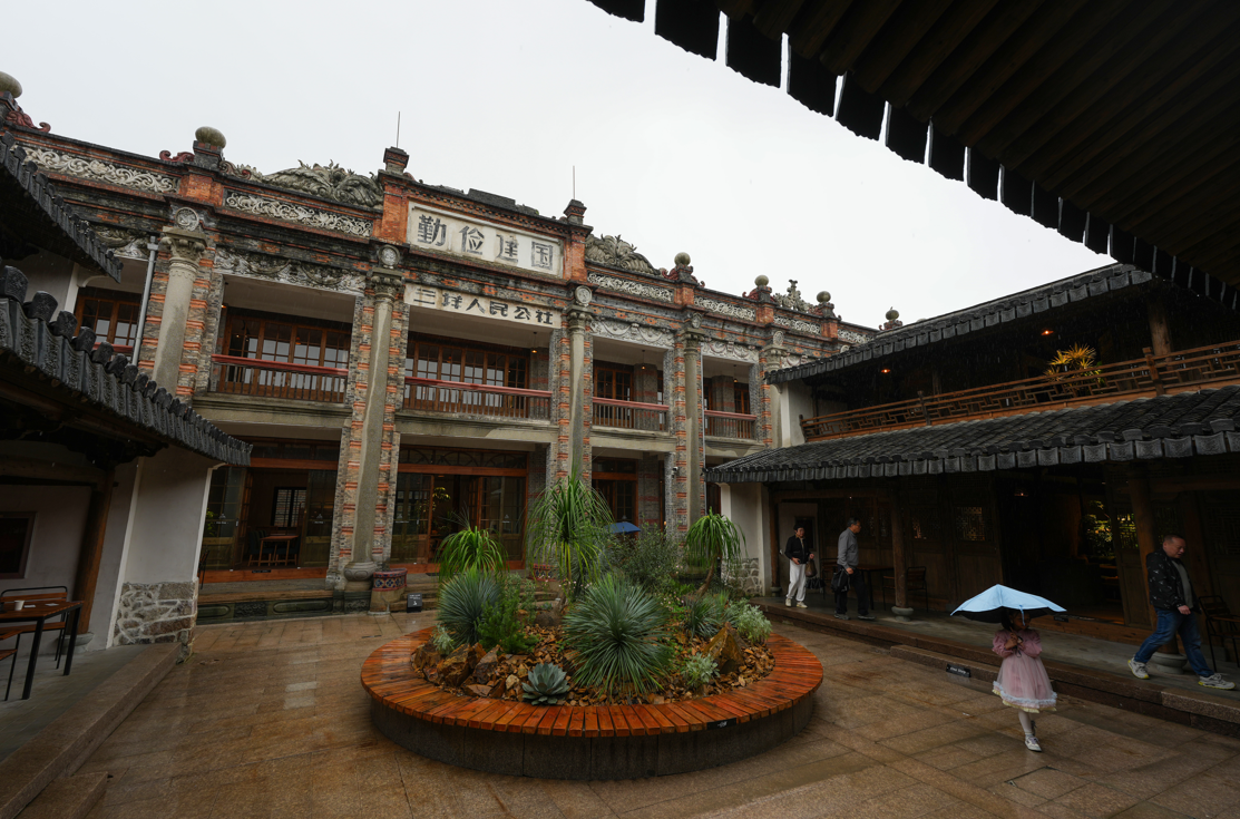 һ�߻�԰�����׵���������ʪ�أ������լƮ��������