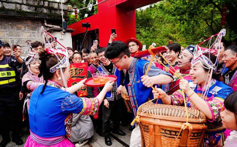 ����Ǵ�����е����ӣ������硰��������������������������