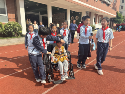 ��Խɽ���������мң�����������΢Ц���˵�����Ԯ�ؾ����ж�����