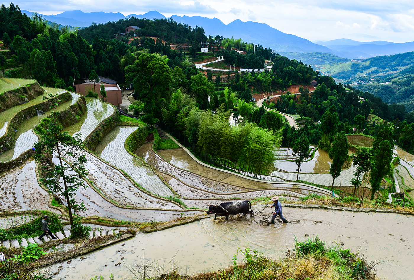 �����𰲣��˼������죬��ɽ���ﴺ������ʱ