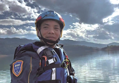 ���ػ��˼��̻𡱵��������˹���ѩɽ��ҹ�� �¼���Ԯ��Ա������ִ��������ѳְ