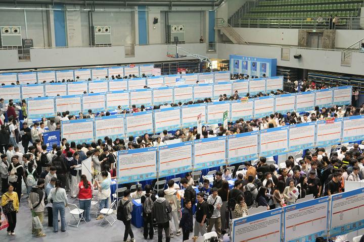 ��ϯ����̸�׼����á�Ͷ��ƪ��������Ͷ�����ˡ� Ͷ��δ�������ռ�