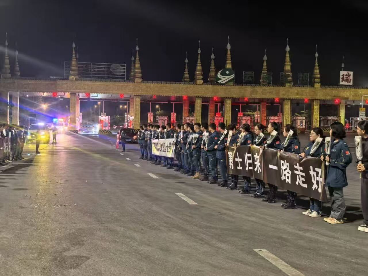 �ػ��˼��̻������Ӣ�� �����˹���ѩɽ��Ԯһ��