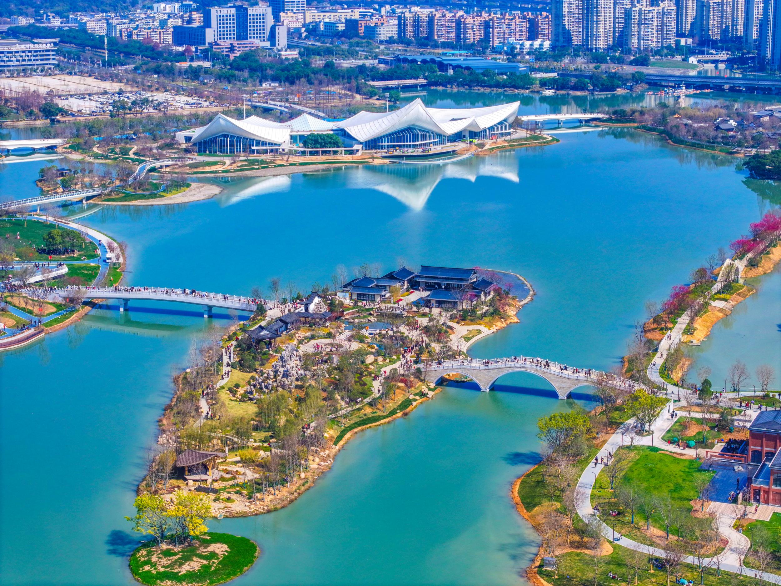 ǧ��ɽˮ�����Ŵ��У��Խ԰��Ŀ���ɲ���