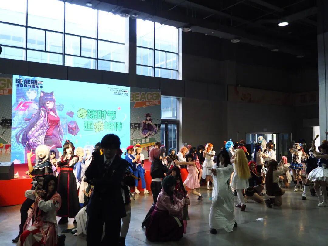 ����+����һ�������ݳ�60������ѻ�˷�ȫ��