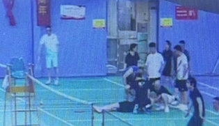 男子打羽毛球时突发意外,温州两名医护球友联手抢回一条命