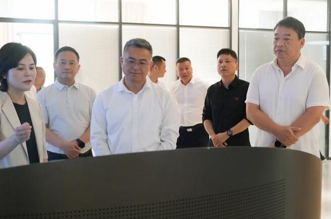 瓯海区委书记刘云峰进人大代表联络站开展主题接待活动并督办建议办理工作