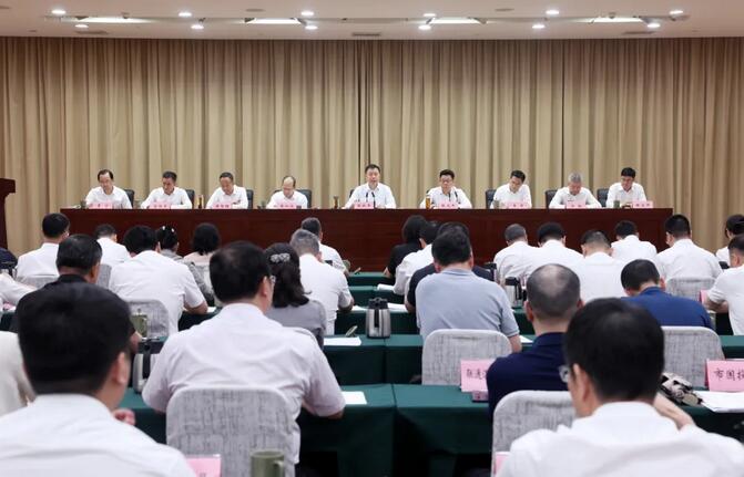 市委市政府部署经济运行安全生产等重点工作:更好统筹高质量发展和高水平安全 让人民群众过一个平安祥和的假期
