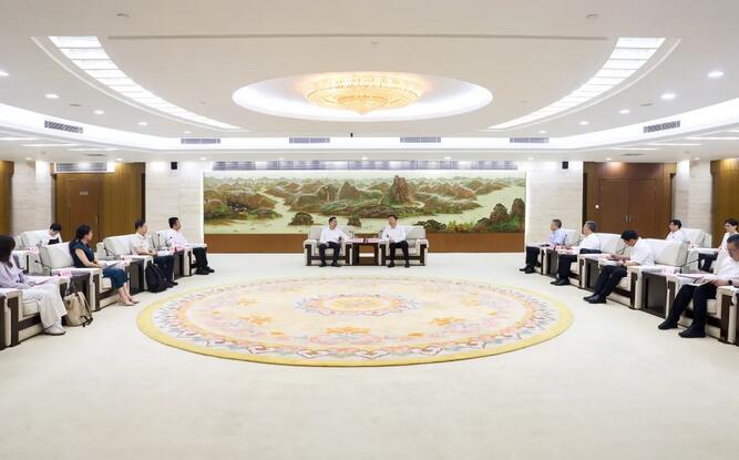 张振丰与数据产业专家企业家座谈交流 携手推动人工智能和数据产业高质量发展