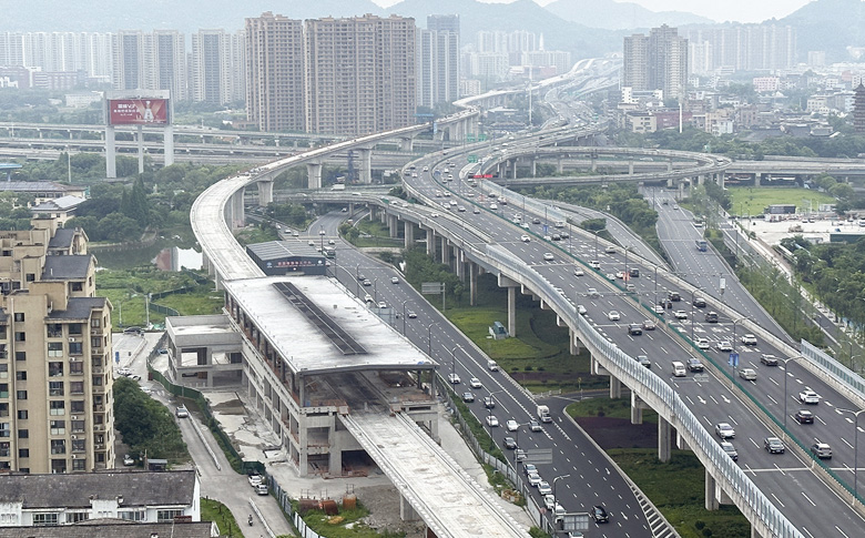 新“长龙”初现 市域铁路网织密提速