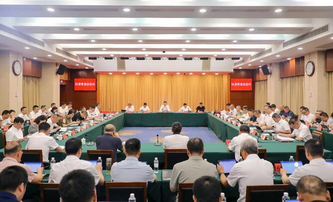 鹿城区委书记张崇波主持召开区委常委会会议