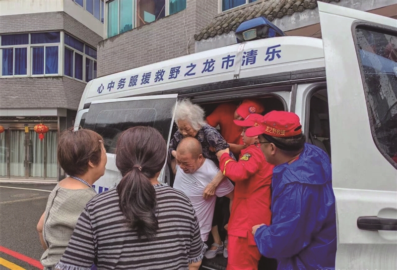 乐清:十余支民间救援队 全员出动守护城市安全