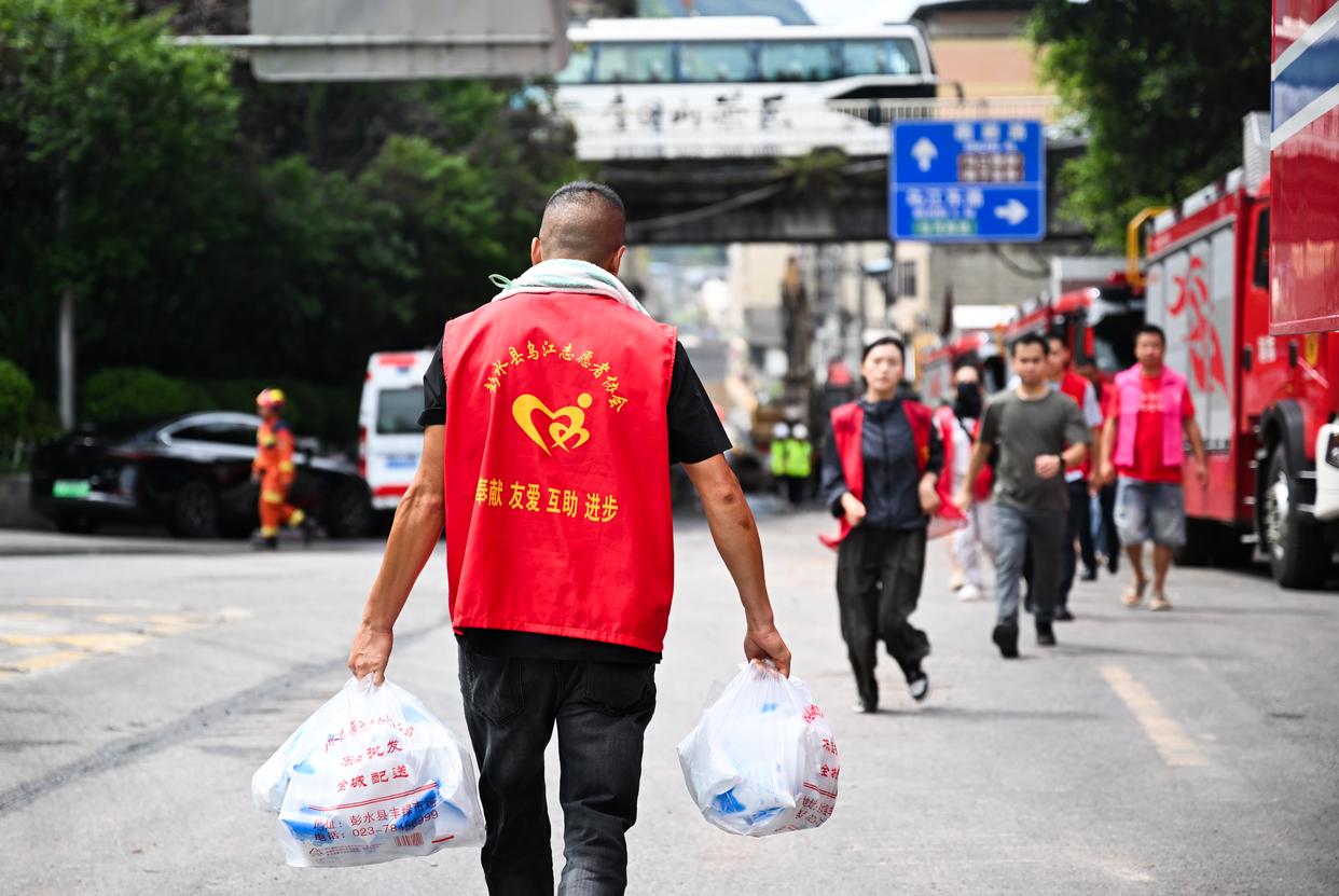重庆彭水山体崩塌灾害救援汇聚“凡人微光”