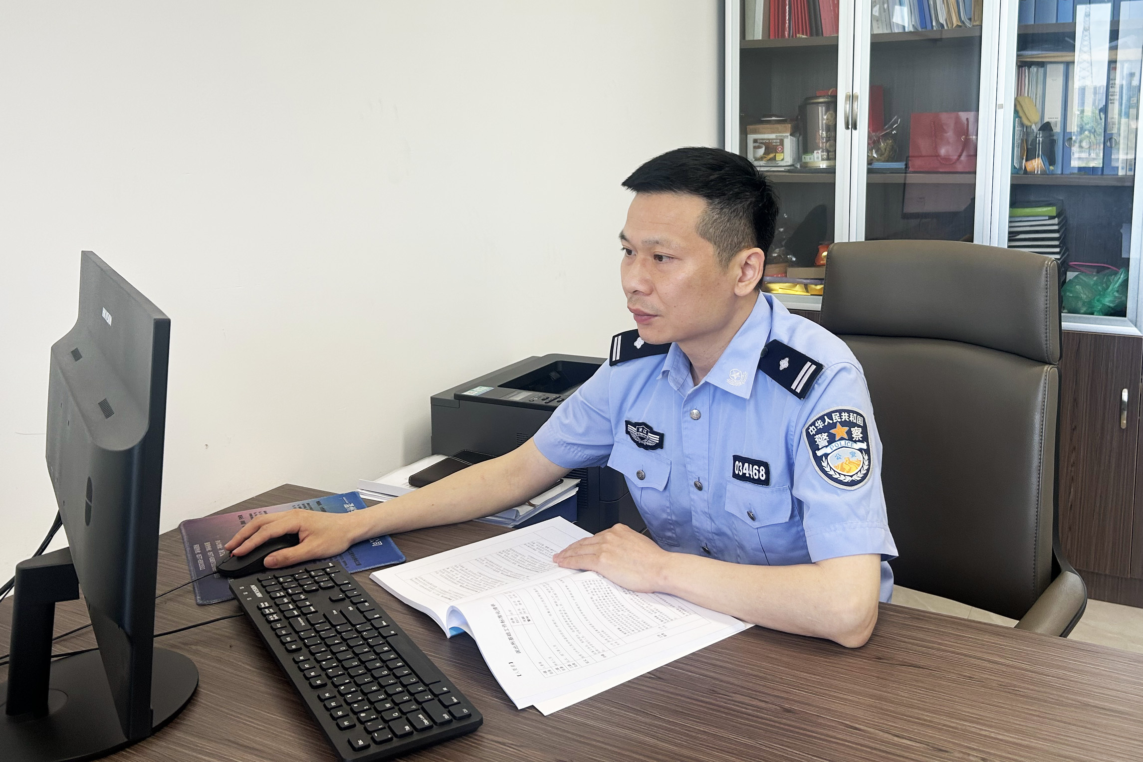 今天我出镜·社区民警韩小波:扎根基层二十载 守护平安践初心