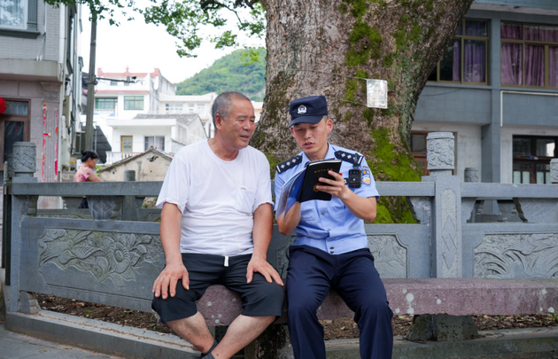 徐忠涛:军装在身是忠诚 警服在身是担当