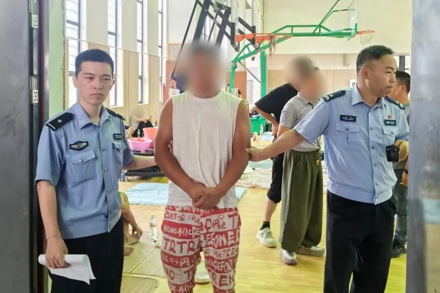 温州警方“顶风”抓捕,他在台风天栽了:“你们不是忙着抗台吗?”