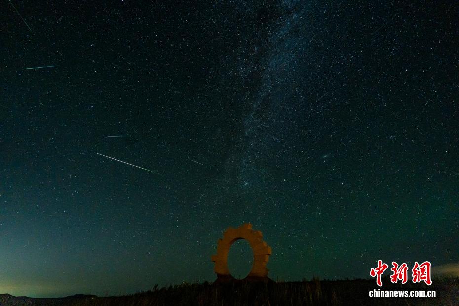 锡林郭勒草原夜色美:邂逅英仙座流星雨