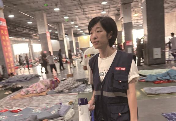 单日全场巡查20余次,行走里程超3万步 前一天她连续值守17个小时凌晨才回的家
