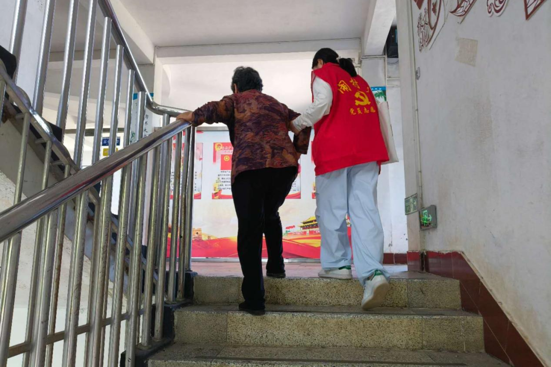 台风天里的“一对一”守护