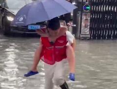 温州龙湾:风雨有温度 那一抹红马甲是最踏实的守护
