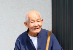 温州永嘉:101岁老理发师,用理发剪养大8个子女