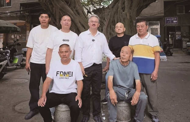 三代人百年寻根 法国人至高在温州找到外公家族关键线索