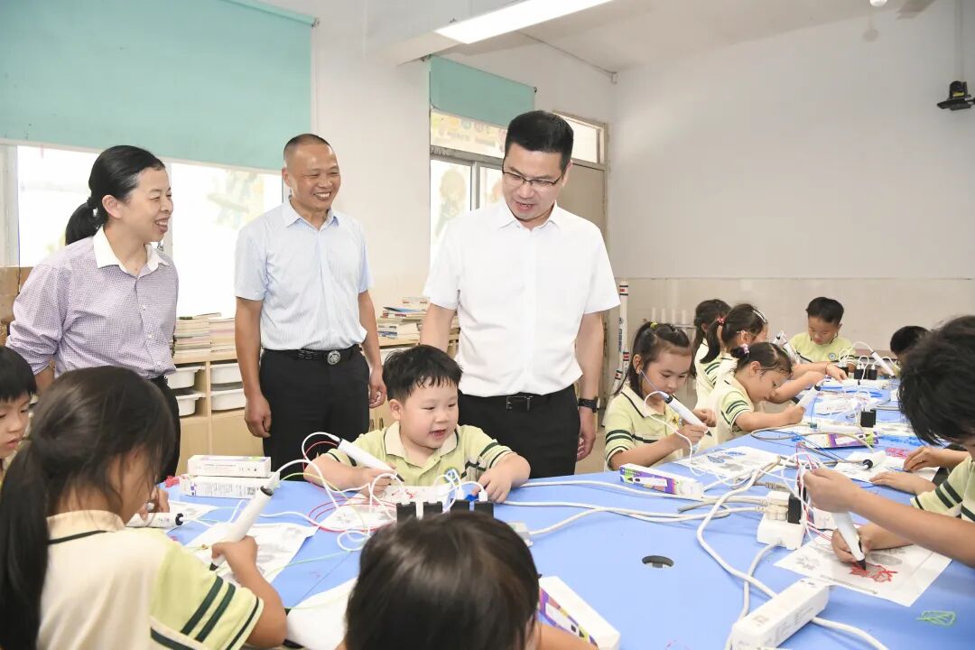 文成县委书记杨德听调研基本公共服务一体化工作