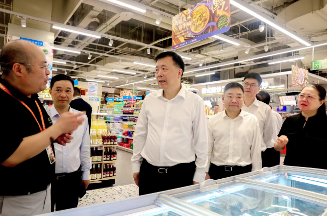 张振丰检查指导节前安全生产和促消费工作