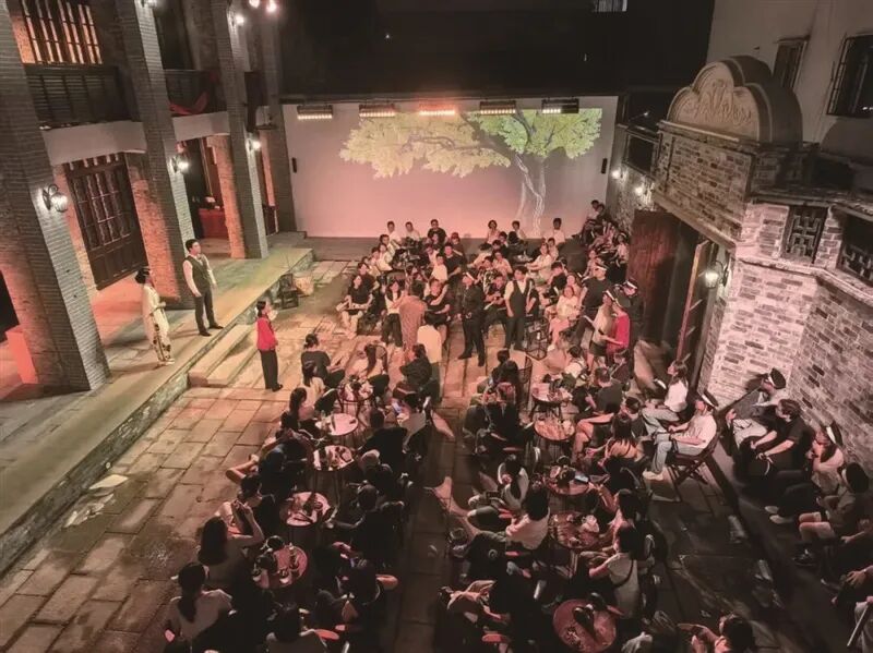 有人连刷13场,有人网上力推 《吴家老宅》连演50场仍一票难求