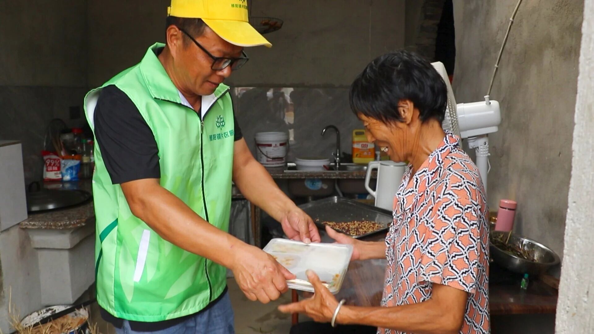 60份热饭送了59.2公里 泰顺雅阳镇养老助餐送餐一线见闻