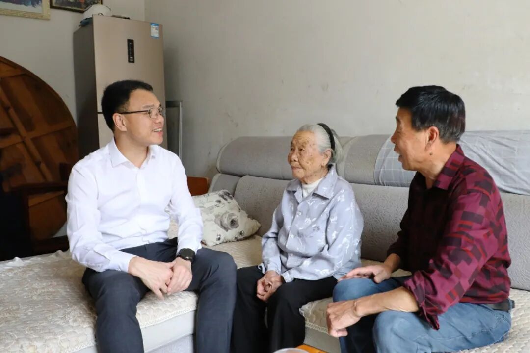 情暖重阳敬桑榆 泰顺县四套班子领导开展重阳节走访慰问活动