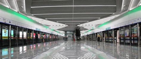 女子地铁站内看书5个小时被扣15元!官方:设270分钟时限,超时补最高价